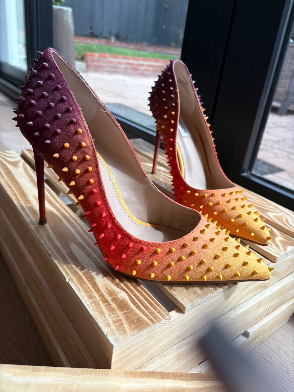 Steve Madden Women's Orange-to-Yellow Spiked Pointed Toe Pumps - Picture 2 of 4